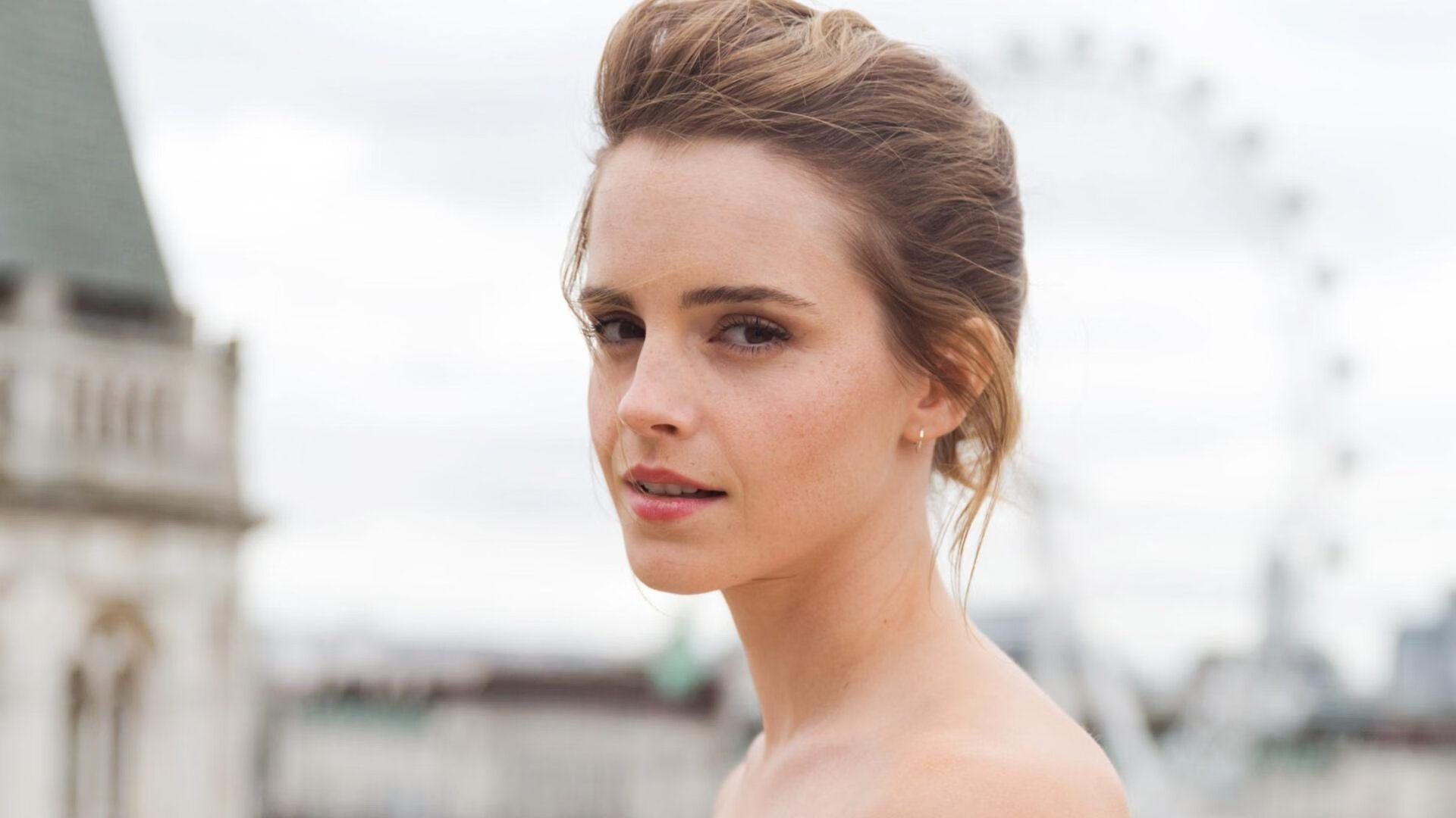 AIYOUXI.COM-全黑队反击速度快，迅速转守为攻，成为赛事亮点，全黑队服